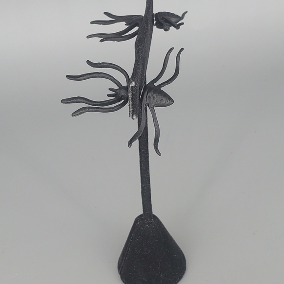 Halloween Goth Black Spider Earrings and Zara Black Feather Necklace - Picture 8 of 9